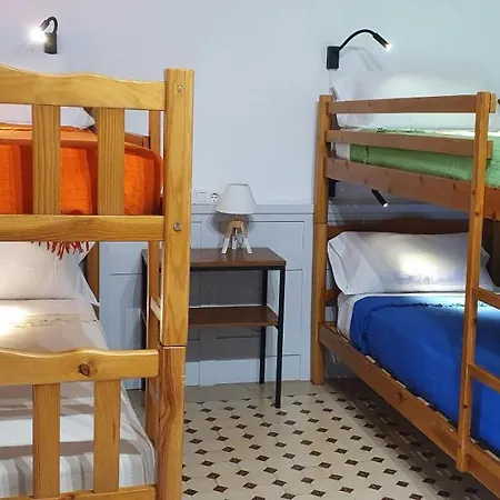 Espai Abadia Hostel *