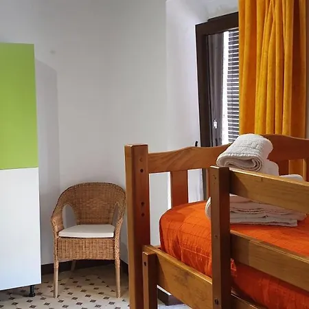 Espai Abadia Hostel *